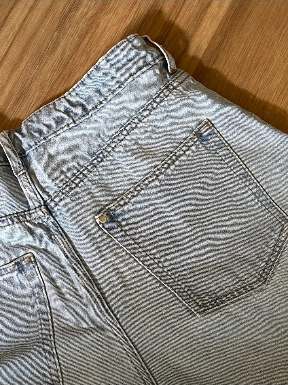 H&M Vintage Denim Classic High-Waist Light Blue Denim Shorts - Size 10/Large